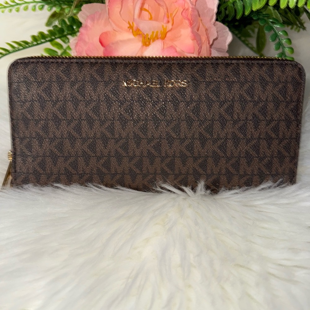 MICHAEL Michael Kors Jet Set Travel Large Signature Logo Continental Wallet